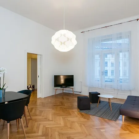 Square Apartmán *