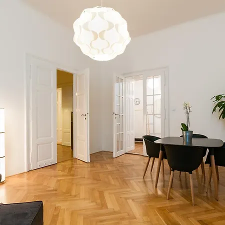 Square Apartmán